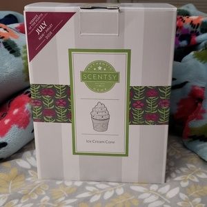 NIB Ice Cream Cone Scentsy Warmer